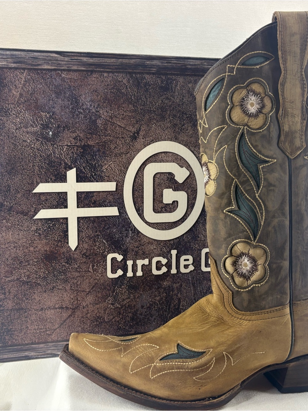 Circle G women’s inlay Embroidery size 11